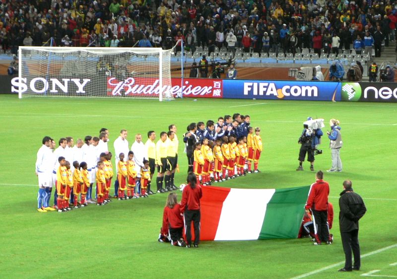 JAR 567.JPG - Hráči Itálie a Paraguaje.